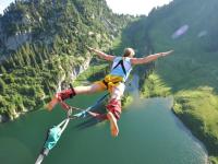 开云体育中国-雷恩战术压制曼城，莱万在英超争冠接管比赛，一场颠覆性的战术胜利
