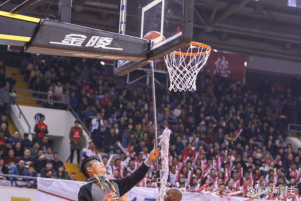 广厦队全队发威,团结作战,取得大胜 广厦队全队发威,团结作战,取得大胜