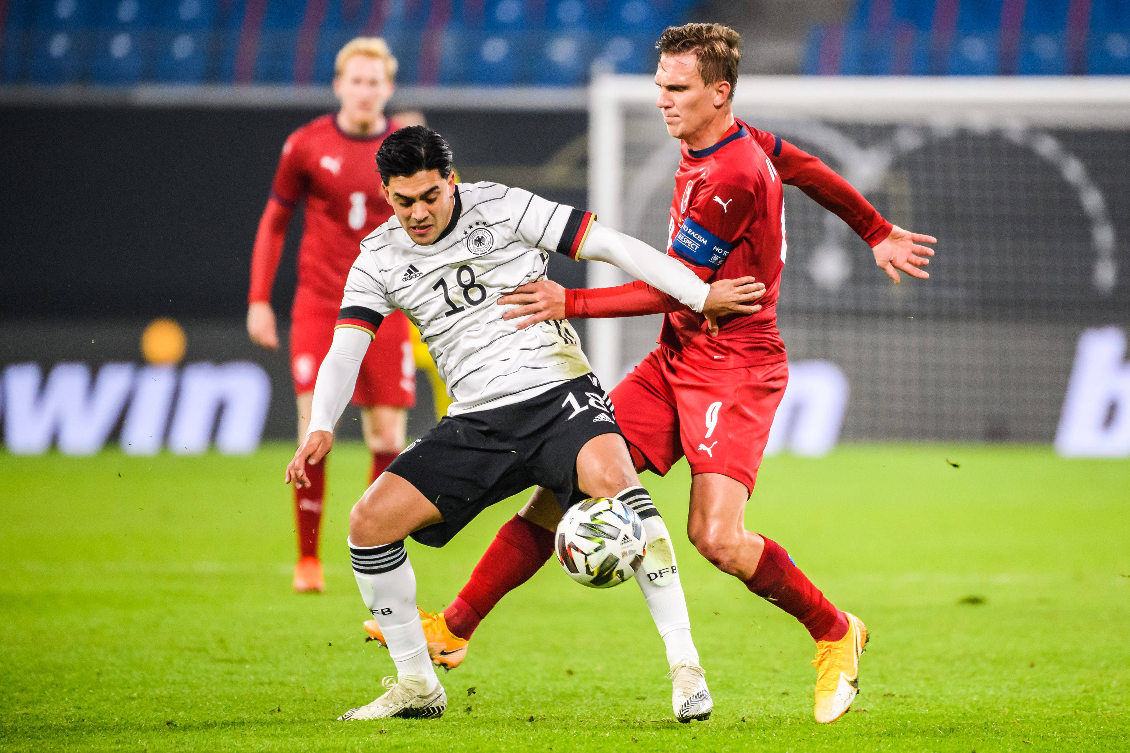 丹麦足球队在欧锦赛预选赛中实现连胜 丹麦足球队在欧锦赛预选赛中实现连胜