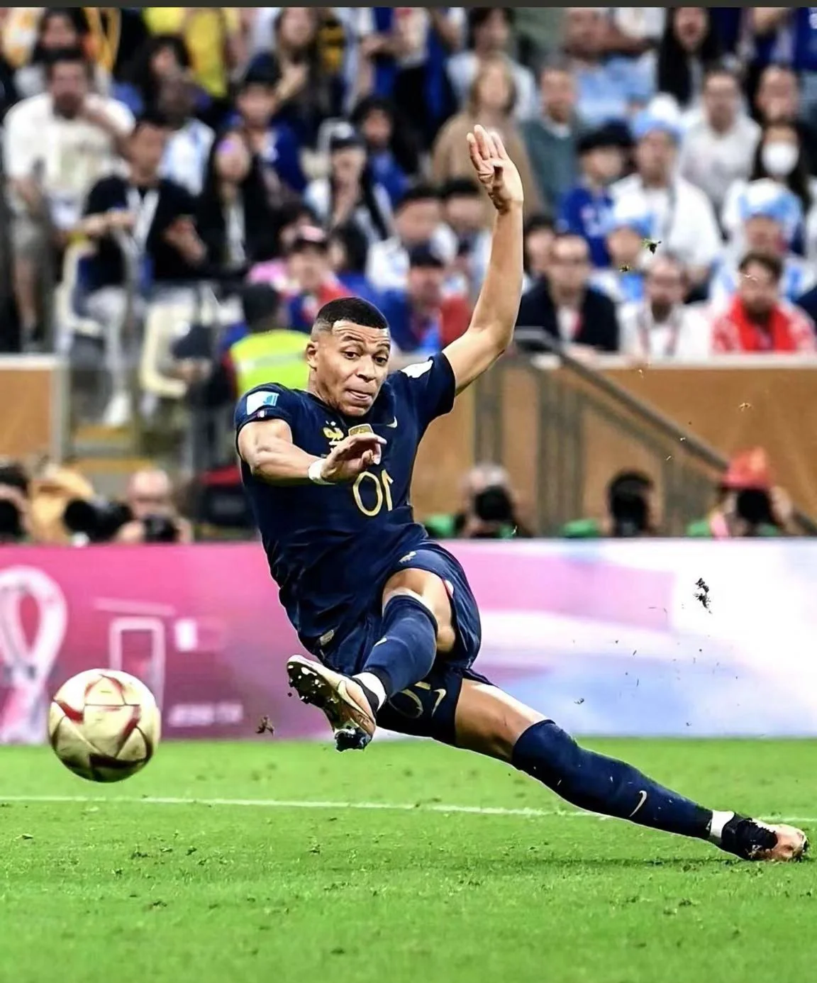 关于战火重燃！欧冠比赛淘汰赛激战连连的信息