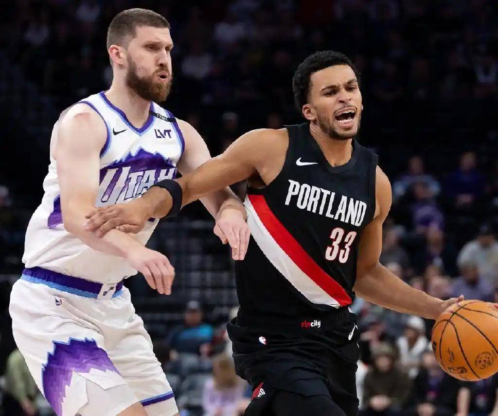 关于爵士客场击败开拓者，双塔组合再度发威的信息