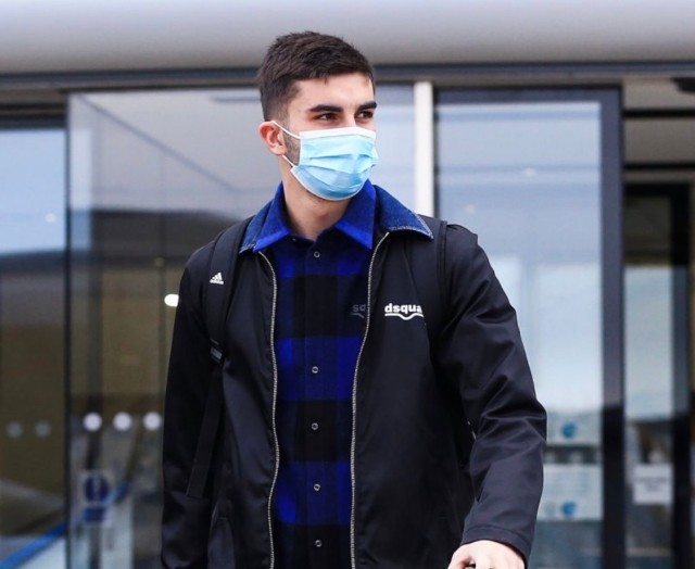 包含美国绝地反击瑞士，费兰·托雷斯制霸全场的词条