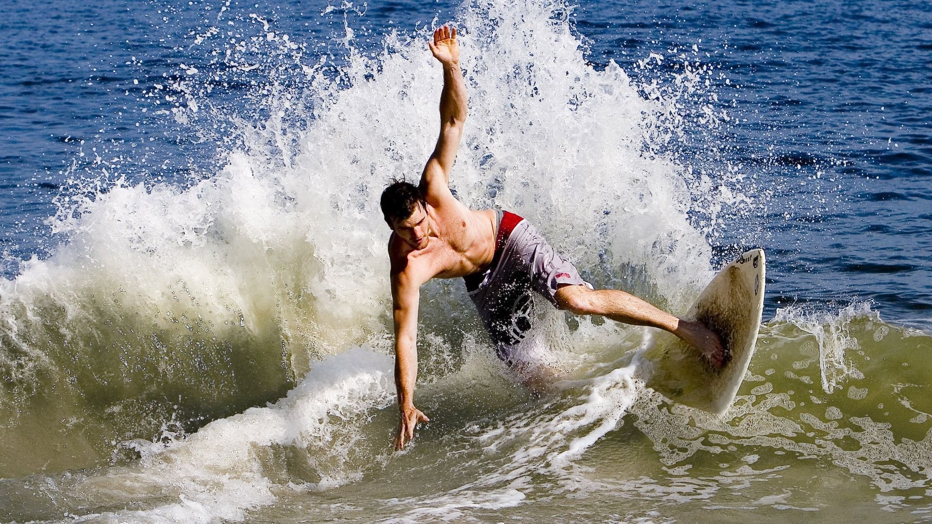 鹰击华南,克莱用实力证明自己,老鹰收割广东队